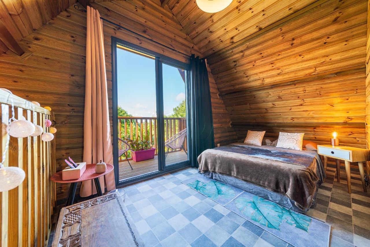 סן-פיליפ Charmant Chalet Avec Jacuzzi, L'Ile O Vert מראה חיצוני תמונה