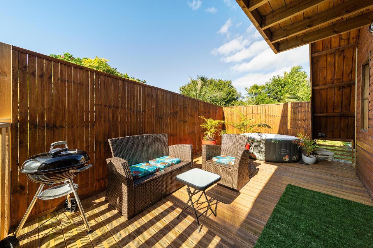 סן-פיליפ Charmant Chalet Avec Jacuzzi, L'Ile O Vert מראה חיצוני תמונה