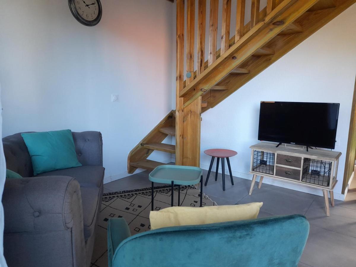 סן-פיליפ Charmant Chalet Avec Jacuzzi, L'Ile O Vert מראה חיצוני תמונה