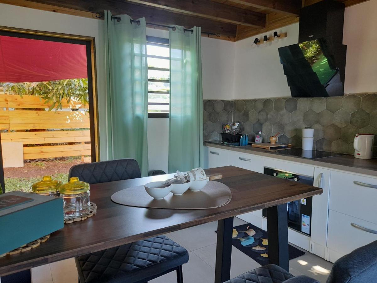 סן-פיליפ Charmant Chalet Avec Jacuzzi, L'Ile O Vert מראה חיצוני תמונה