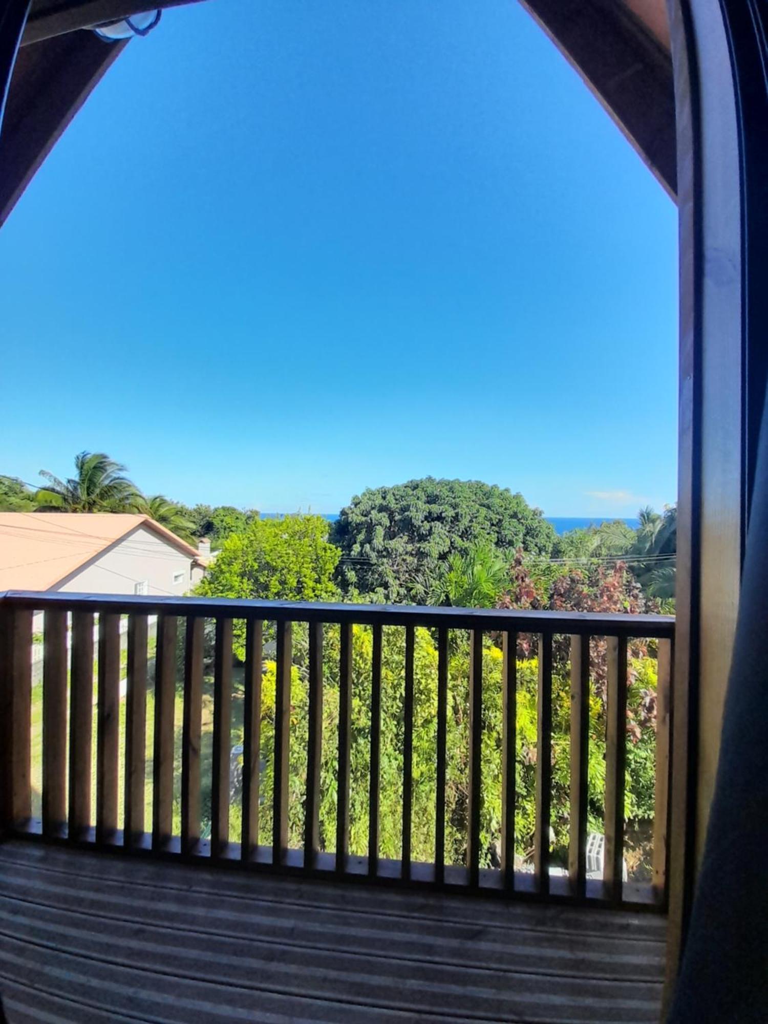 סן-פיליפ Charmant Chalet Avec Jacuzzi, L'Ile O Vert מראה חיצוני תמונה