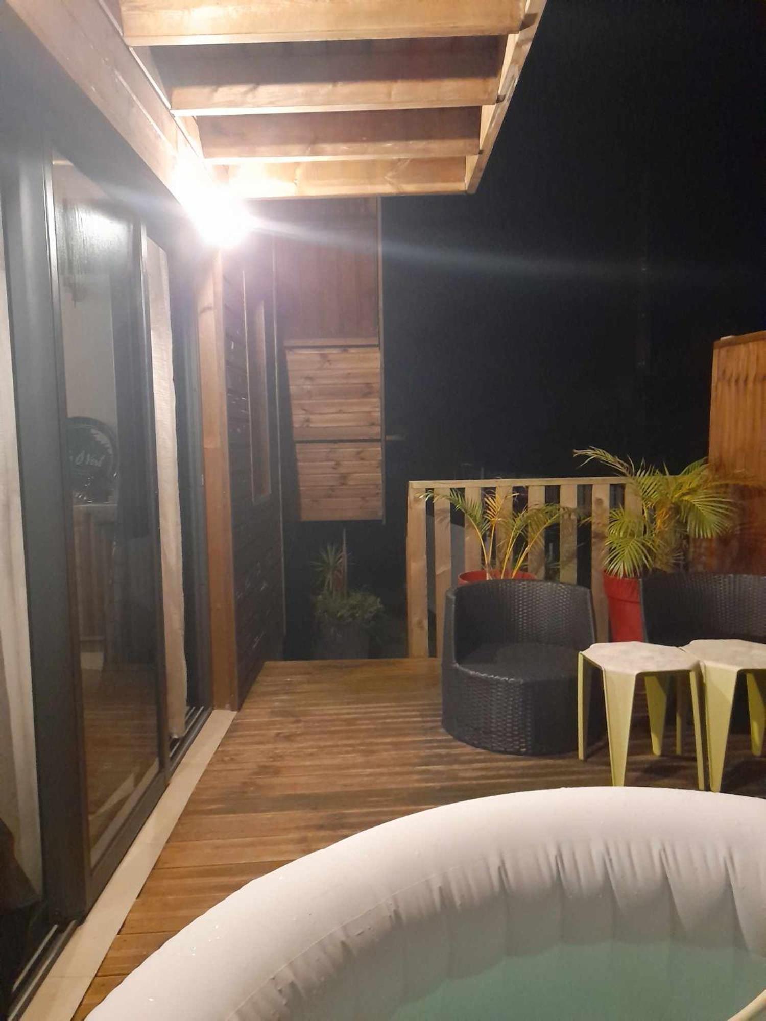 סן-פיליפ Charmant Chalet Avec Jacuzzi, L'Ile O Vert מראה חיצוני תמונה