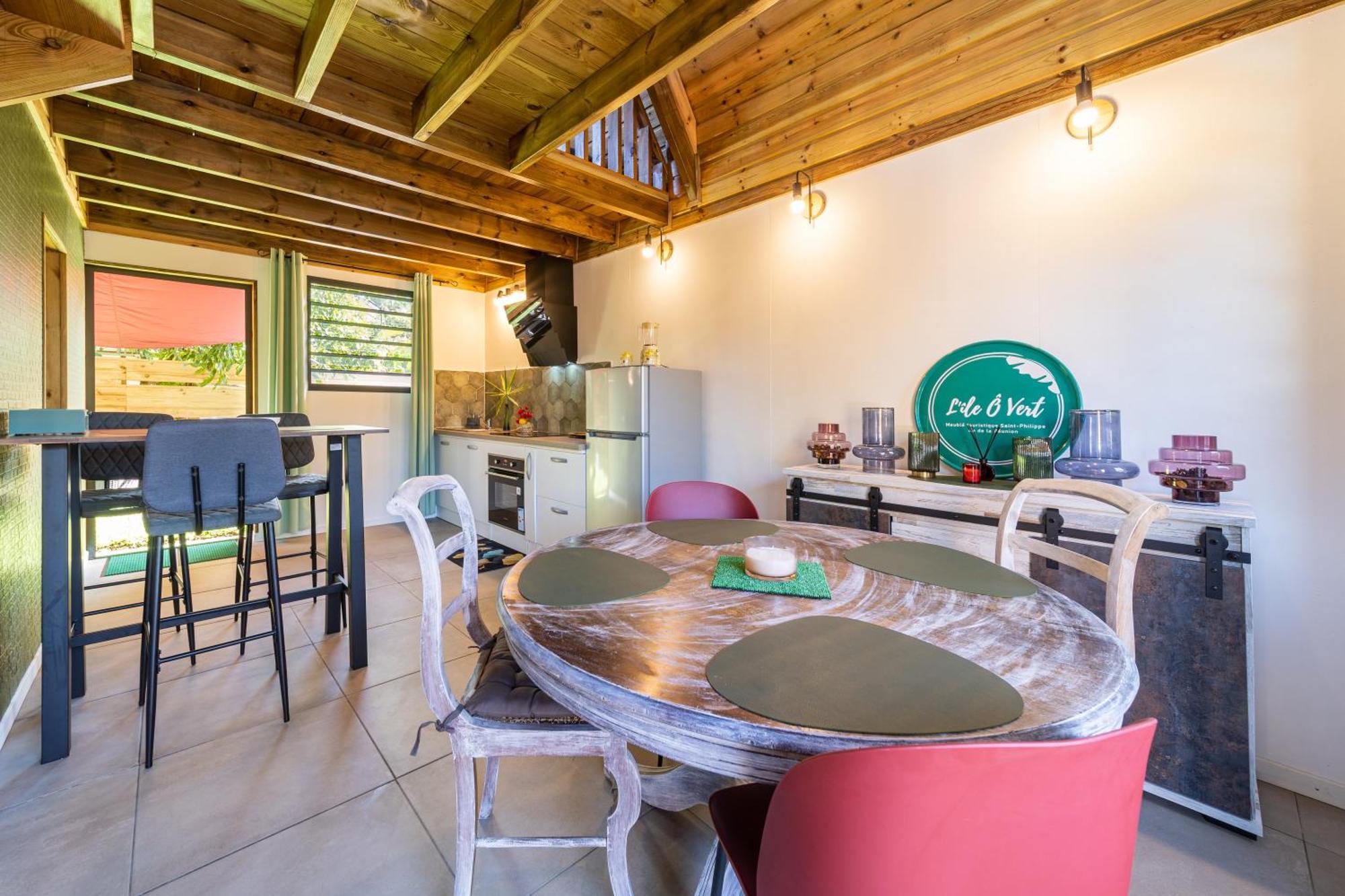 סן-פיליפ Charmant Chalet Avec Jacuzzi, L'Ile O Vert מראה חיצוני תמונה