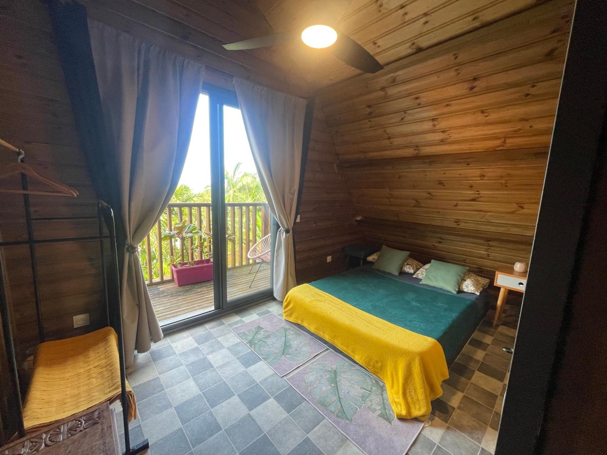 סן-פיליפ Charmant Chalet Avec Jacuzzi, L'Ile O Vert מראה חיצוני תמונה