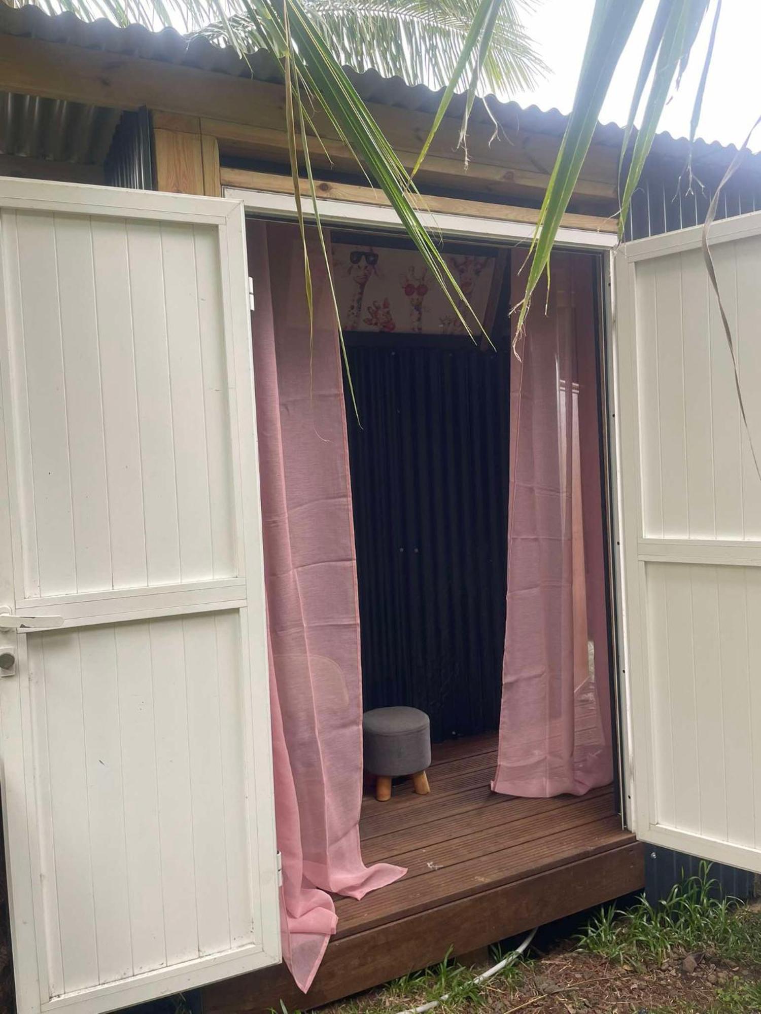 סן-פיליפ Charmant Chalet Avec Jacuzzi, L'Ile O Vert מראה חיצוני תמונה